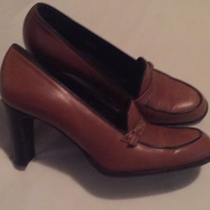Coach pumps size 7 1/2 beautiful condition